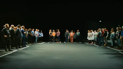 Varios grupos de personas encasillados según sus etiquetas Varios grupos de personas encasillados según sus etiquetas