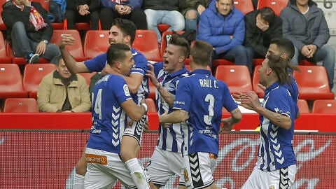 El Alav&eacute;s celebra un gol