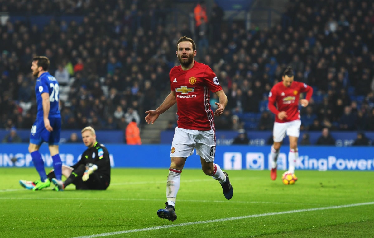 El Manchester United mira a la Champions y deja al Leicester a un punto del descenso El Manchester United mira a la Champions y deja al Leicester a un punto del descenso