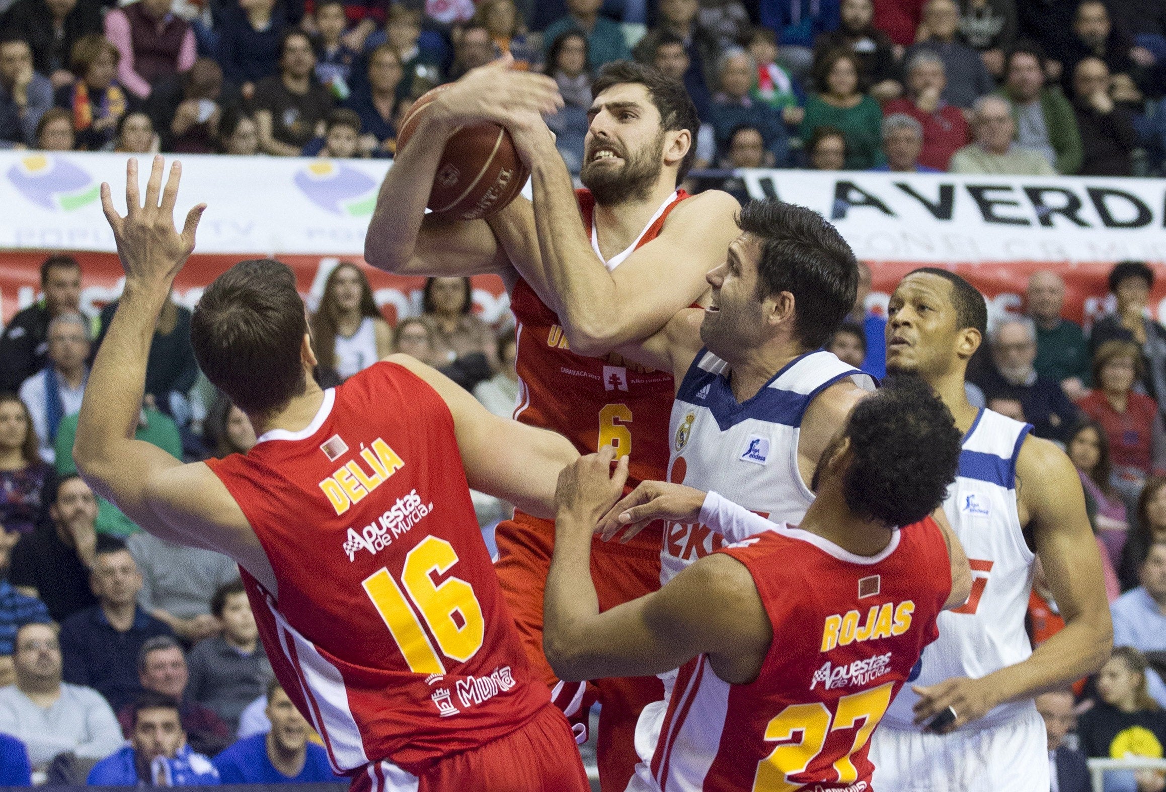 Sergio Llull encamina al Real Madrid hacia su victoria 1.550 frente a un pobre UCAM Murcia Sergio Llull encamina al Real Madrid hacia su victoria 1.550 frente a un pobre UCAM Murcia