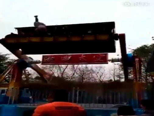 Una joven de 13 años muere al salir volando de una atracción en China Una joven de 13 años muere al salir volando de una atracción en China