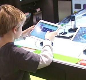 Frame 66.983672 de: Aumenta el número de niños adictos a los móviles y tabletas Frame 66.983672 de: Aumenta el número de niños adictos a los móviles y tabletas