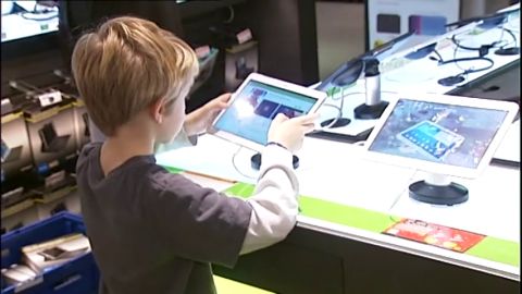 Frame 66.983672 de: Aumenta el n&uacute;mero de ni&ntilde;os adictos a los m&oacute;viles y tabletas