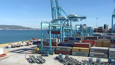 Frame 2.520859 de: Los estibadores anuncian huelgas en su lugar de trabajo