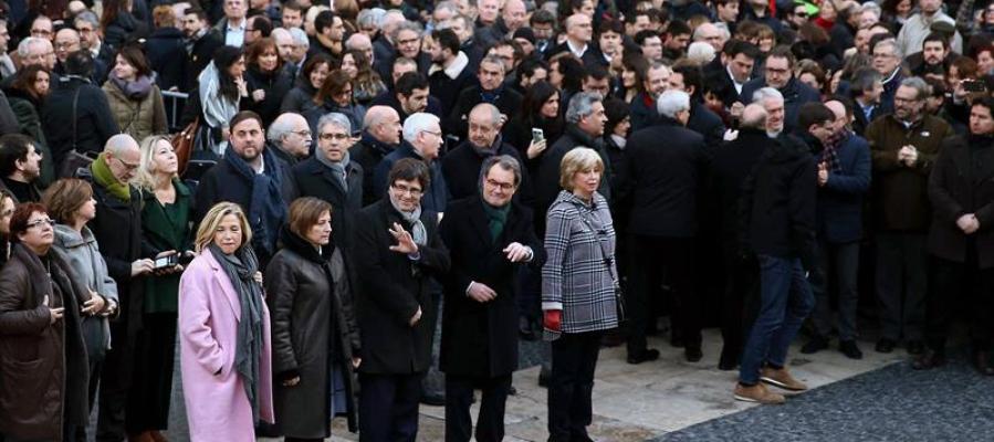 Puigdemont y Forcadell acompañan a Mas, Ortega y Rigau a las puertas del TSJC Puigdemont y Forcadell acompañan a Mas, Ortega y Rigau a las puertas del TSJC