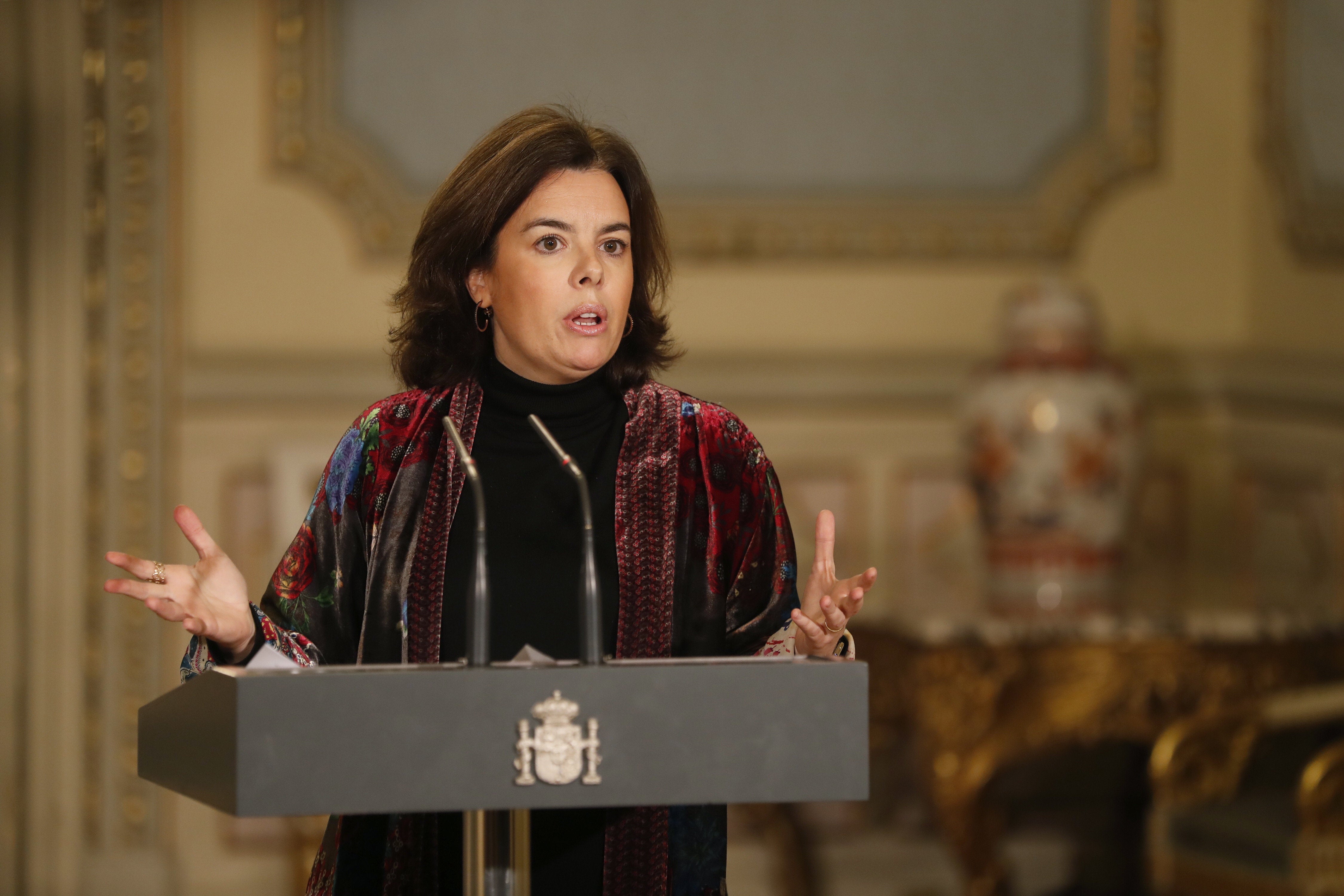 Sáenz de Santamaría, sobre el juicio a Mas: "La vida de los ciudadanos no se paraliza por los procesos que afecten a sus gobernantes" Sáenz de Santamaría, sobre el juicio a Mas: "La vida de los ciudadanos no se paraliza por los procesos que afecten a sus gobernantes"
