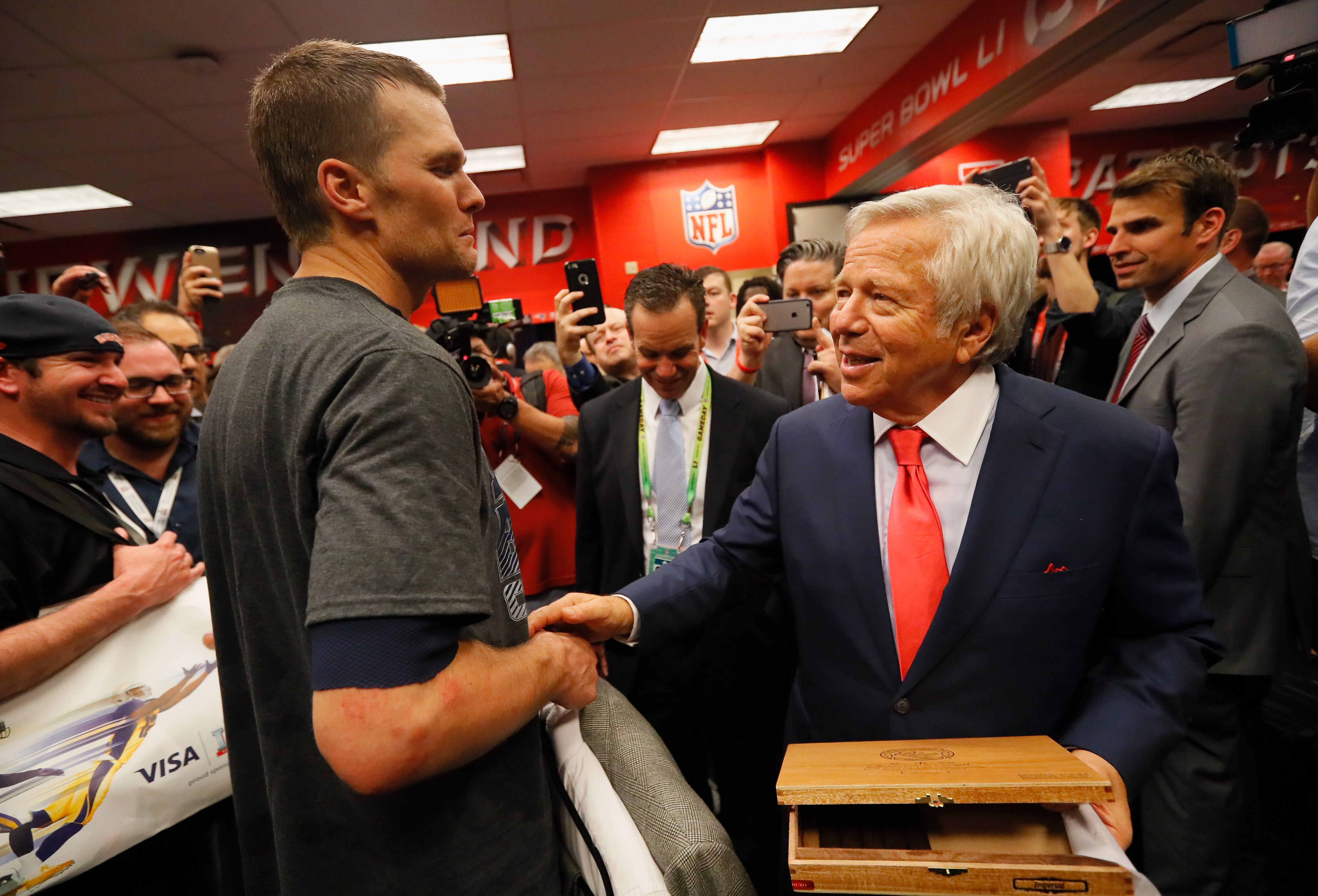 Le roban a Tom Brady la camiseta con la que jugó la Super Bowl: "Seguro que en breve estará en eBay" Le roban a Tom Brady la camiseta con la que jugó la Super Bowl: "Seguro que en breve estará en eBay"