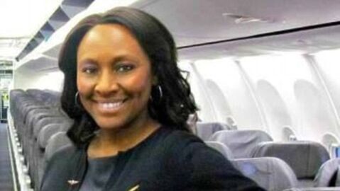 La auxiliar de vuelo Shelia Fedrick