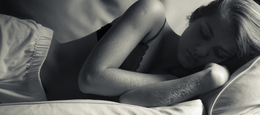 Mujer durmiendo Mujer durmiendo