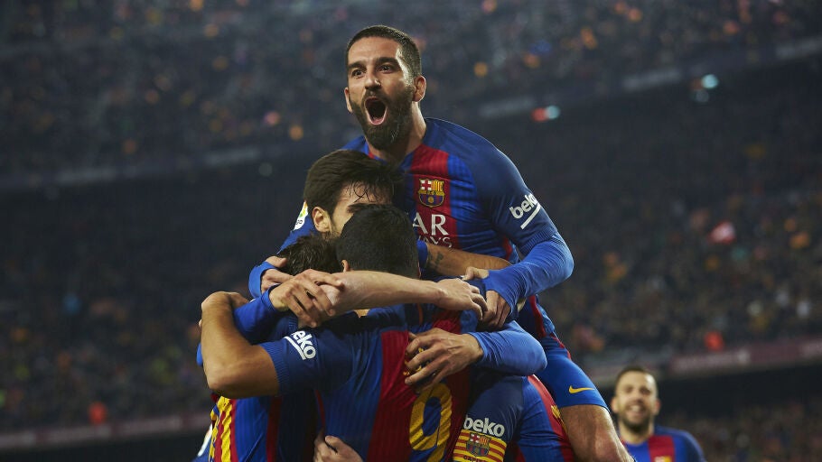 El Bar&ccedil;a hace pi&ntilde;a tras el gol de Su&aacute;rez