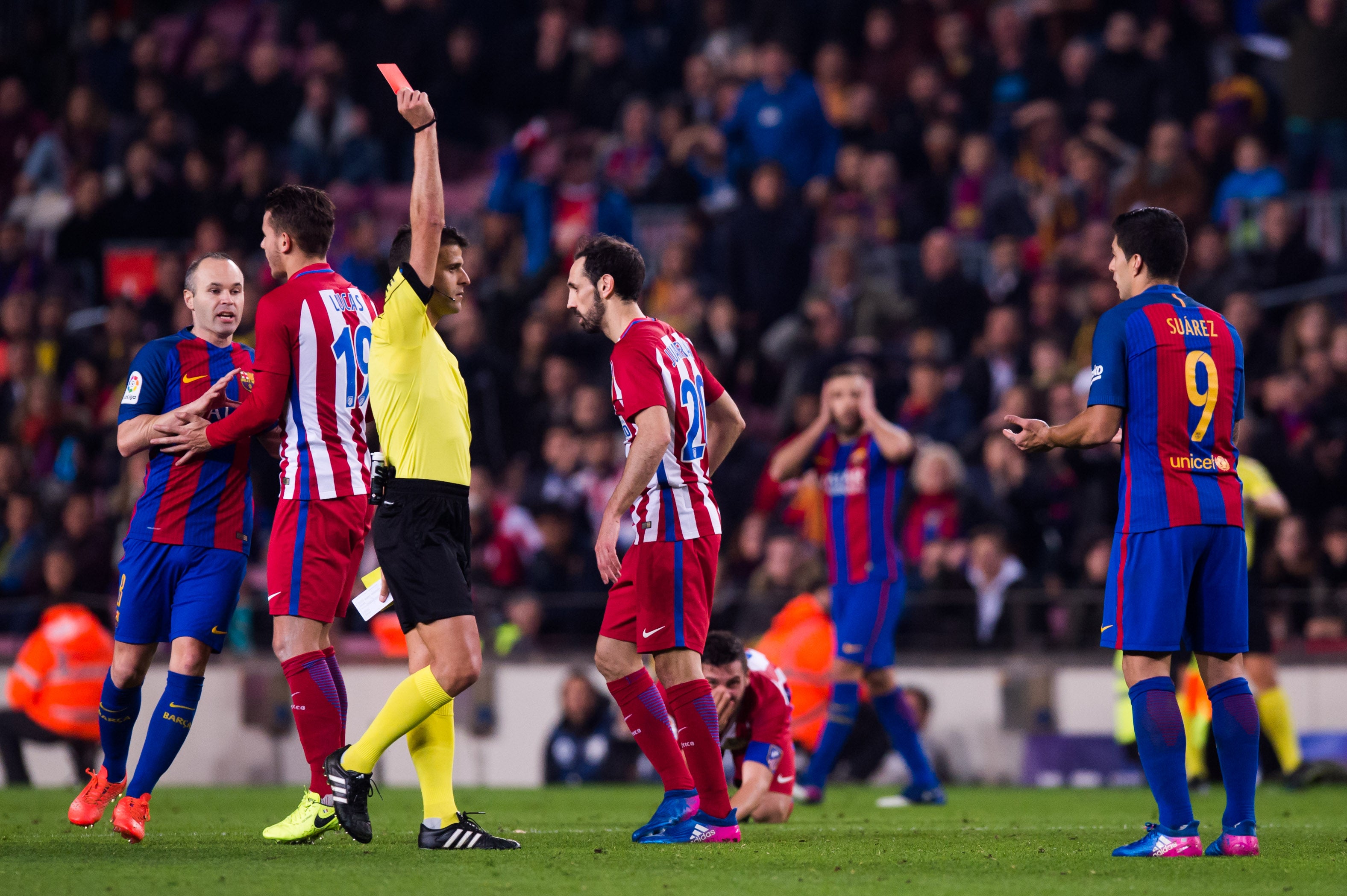 Luis Suárez, sancionado con dos partidos por el Comité de Competición Luis Suárez, sancionado con dos partidos por el Comité de Competición