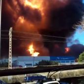 Desalojadas varias industrias tras una explosión en una empresa química de Paterna
