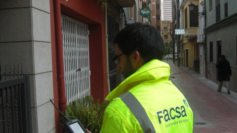 Lectura de contador por la empresa FACSA.