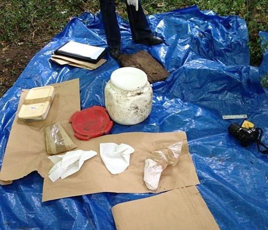 Localizado en la sierra de Madrid un zulo de los GRAPO con datos de objetivos Localizado en la sierra de Madrid un zulo de los GRAPO con datos de objetivos