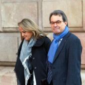 El expresident de la Generalitat Artur Mas junto a su mujer, Helena Rakosinik