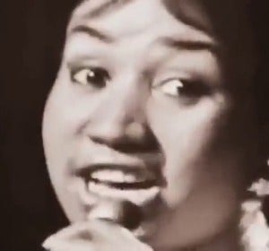 Frame 57.626268 de: La diva del soul Aretha Franklin anuncia que se retira de la música en vivo tras 56 años de carrera Frame 57.626268 de: La diva del soul Aretha Franklin anuncia que se retira de la música en vivo tras 56 años de carrera