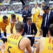 Bartzokas dando órdenes Bartzokas dando órdenes