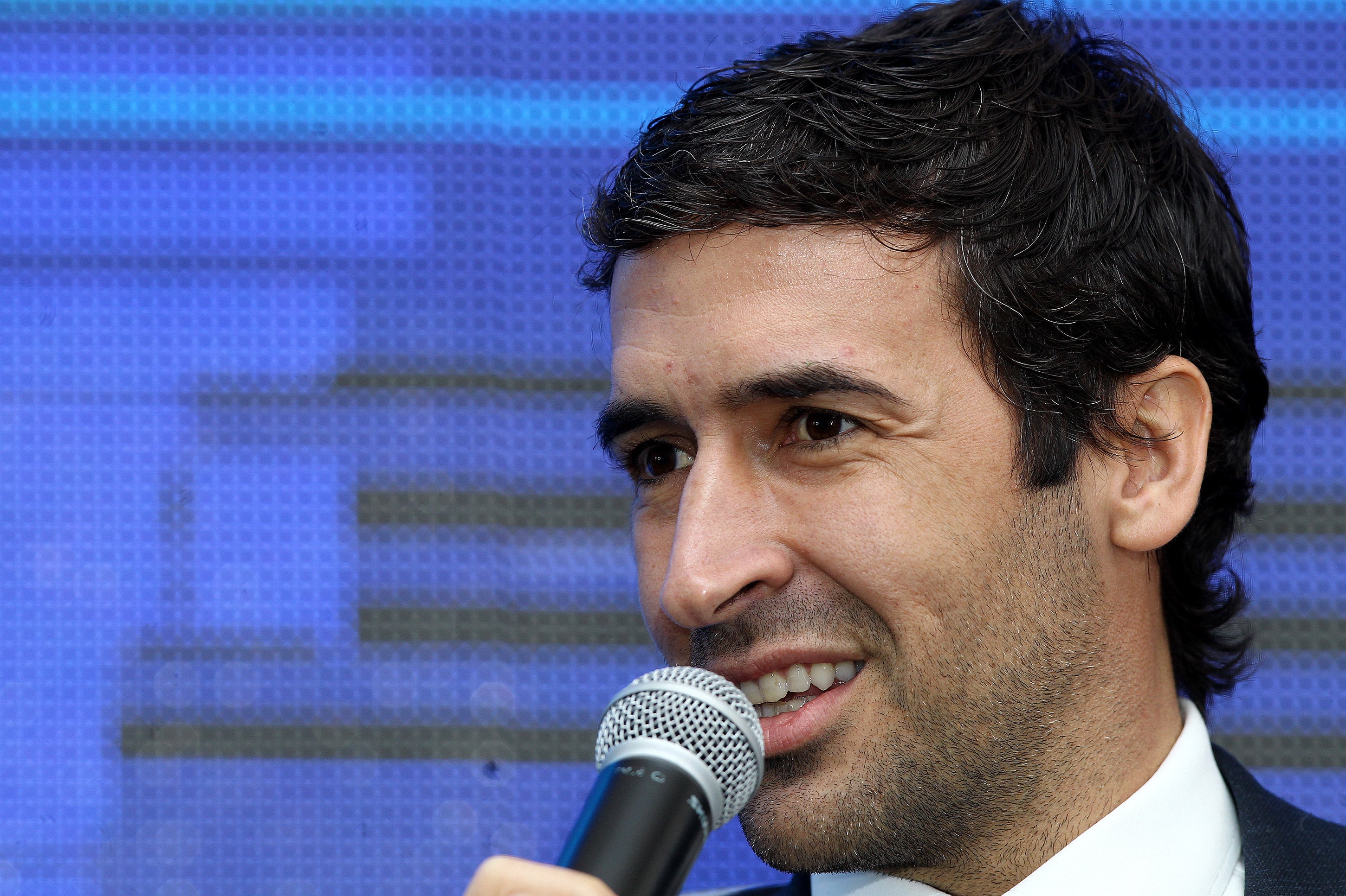 Raúl se rinde a la "ambición" de Cristiano y dice que es una "delicia" tener a Messi en la Liga española Raúl se rinde a la "ambición" de Cristiano y dice que es una "delicia" tener a Messi en la Liga española