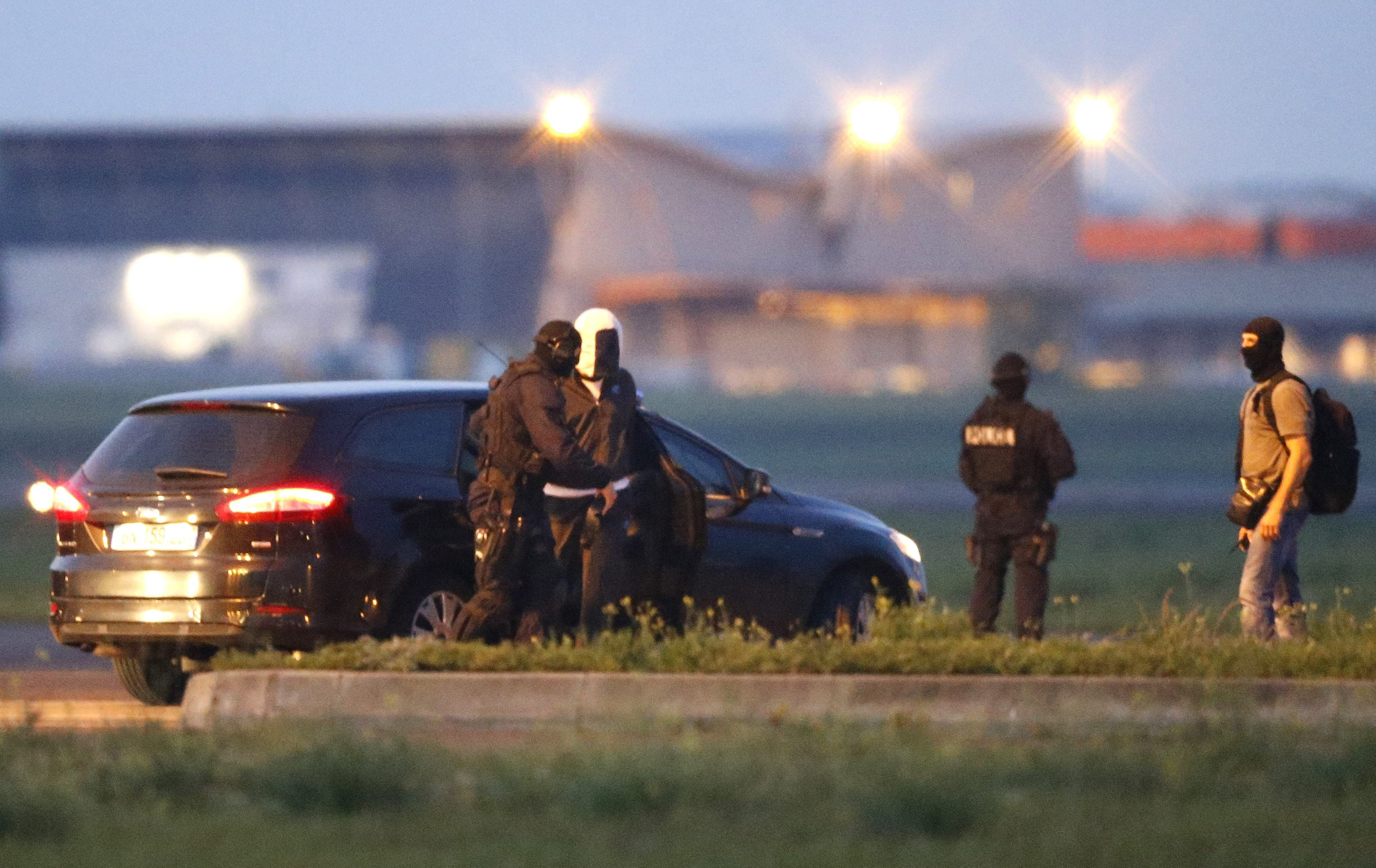Detienen en Francia a cuatro sospechosos de preparar un atentado suicida Detienen en Francia a cuatro sospechosos de preparar un atentado suicida
