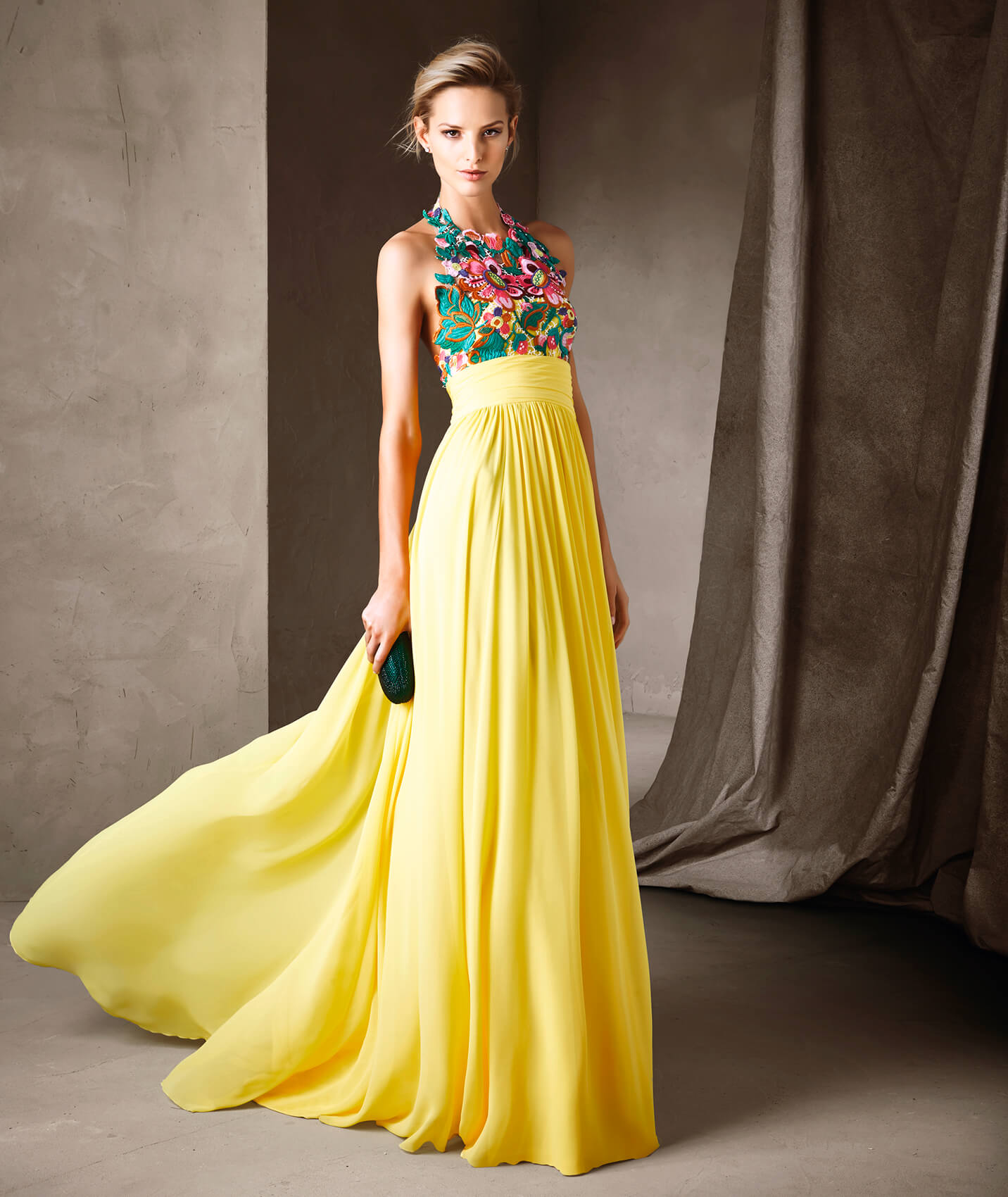 Los cinco vestidos que una invitada debe llevar y las cinco cosas que una invitada no puede hacer Los cinco vestidos que una invitada debe llevar y las cinco cosas que una invitada no puede hacer