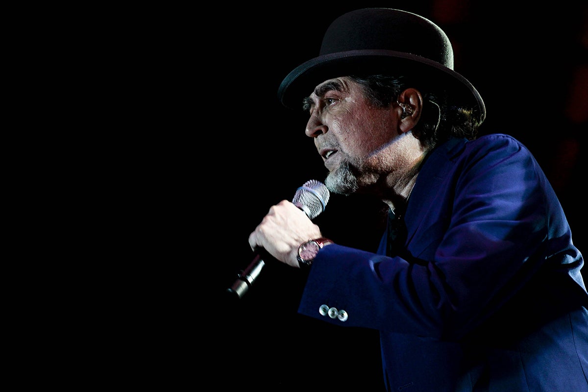 Twitter crea un 'emoji' con el bombín de Sabina que saldrá cada vez que los usuarios escriban #LoNiegoTodo o #Sabina Twitter crea un 'emoji' con el bombín de Sabina que saldrá cada vez que los usuarios escriban #LoNiegoTodo o #Sabina