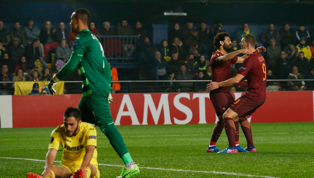 Dzeko celebra un gol ante el Villarreal