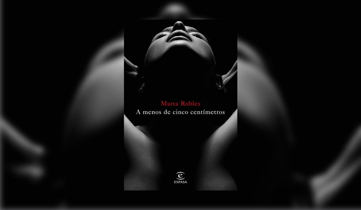 Marta Robles se adentra en la novela negra, con 'A menos de cinco centímetros' Marta Robles se adentra en la novela negra, con 'A menos de cinco centímetros'
