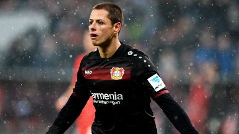 Chicharito celebrando un gol