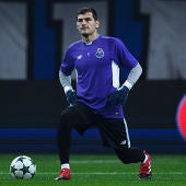Casillas en un partido con el Porto