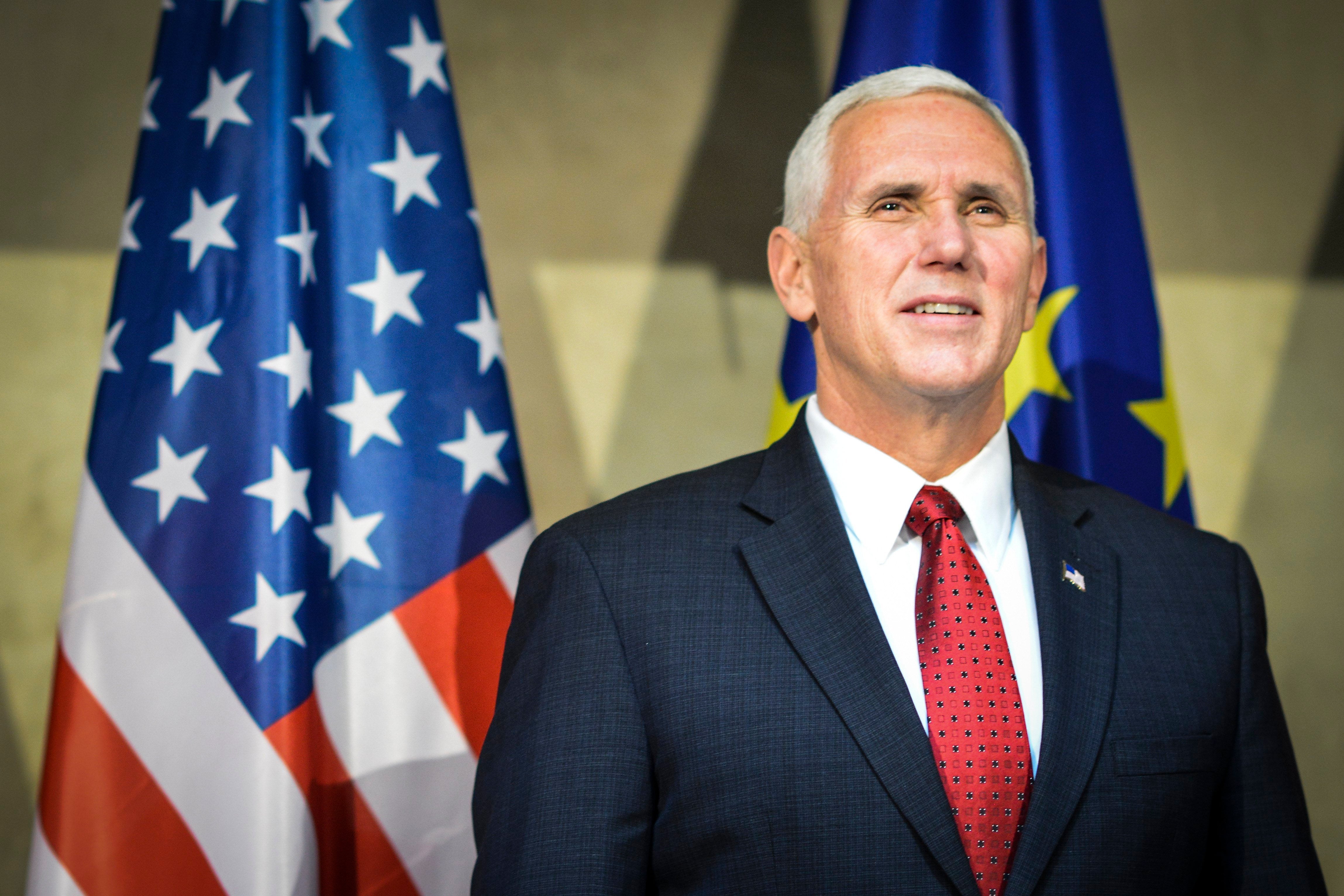 Pence coloca por error la bandera de Nicaragua en dos mensajes de apoyo a Israel en Twitter Pence coloca por error la bandera de Nicaragua en dos mensajes de apoyo a Israel en Twitter