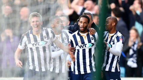 Los jugadores del Milwall celebran un gol