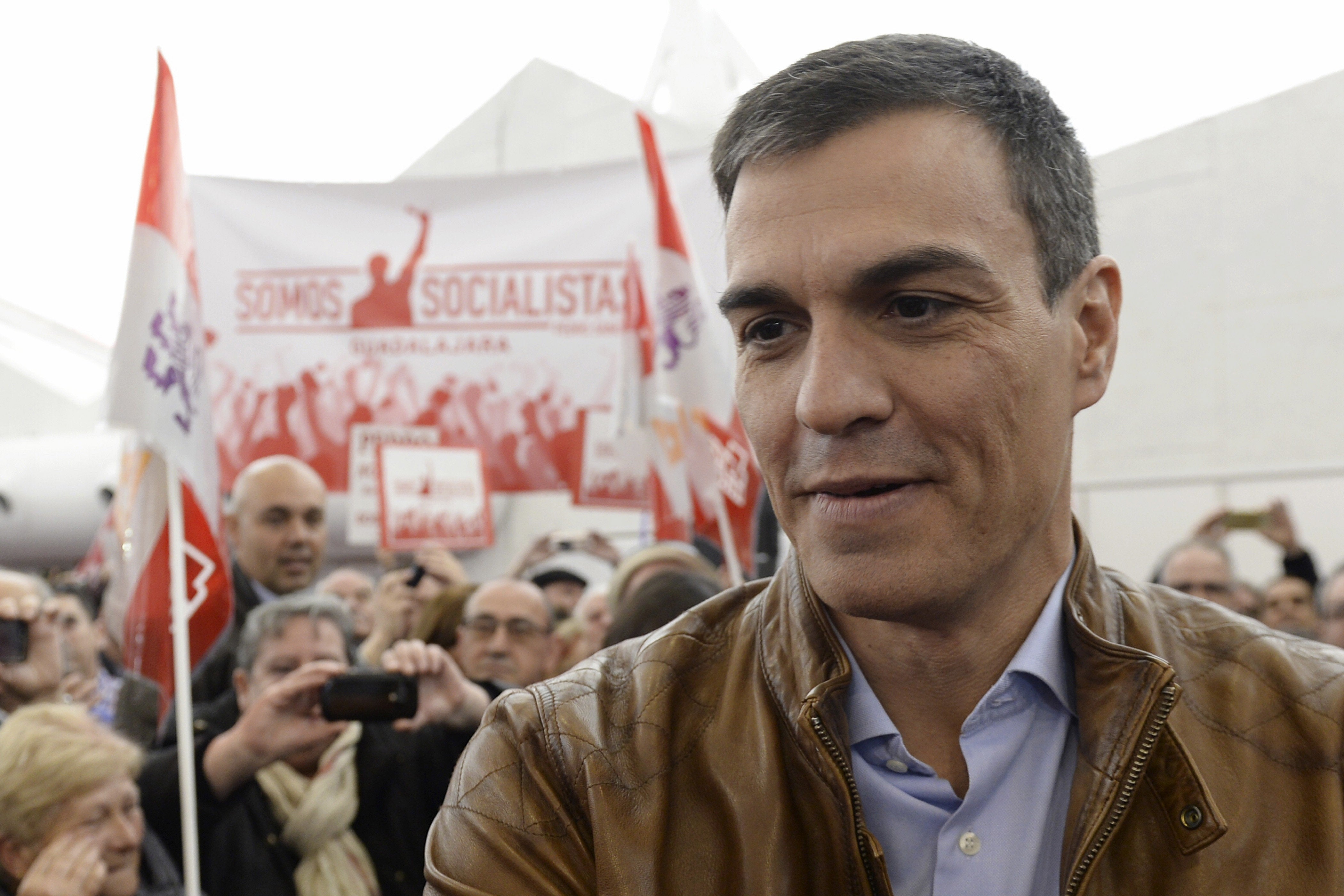Sánchez avisa al PP de que si gana las primarias: "no habrá votos socialistas para políticas de derechas" Sánchez avisa al PP de que si gana las primarias: "no habrá votos socialistas para políticas de derechas"