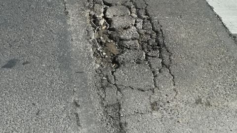 Quiero restificar que ayer envie una fotografia y puse mal el numero de la calle y es paseo de la castellana 255 a la altura del semaforo. Gracias