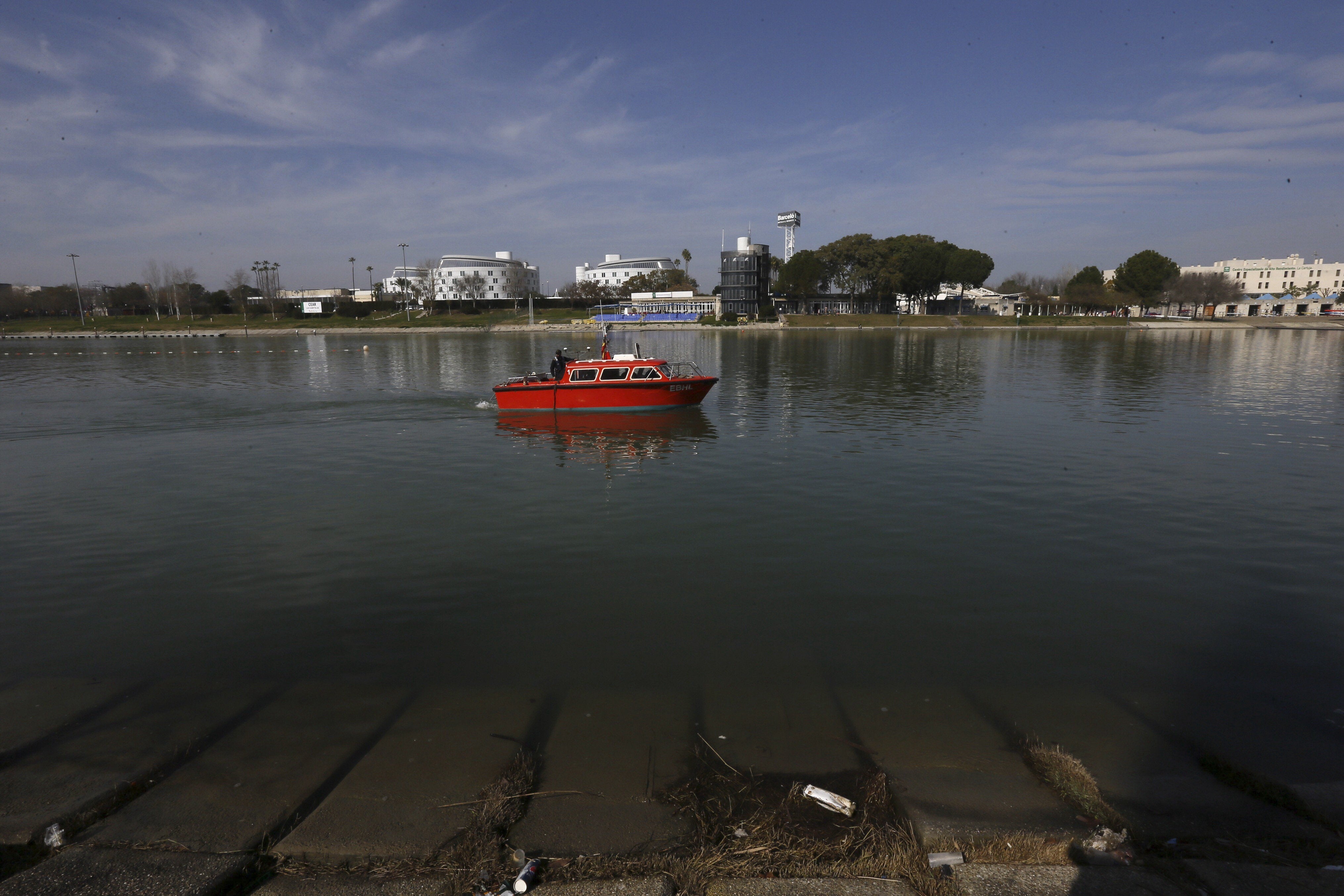 Los buzos inician este lunes la búsqueda del cuerpo de Marta del Castillo en la dársena del Guadalquivir Los buzos inician este lunes la búsqueda del cuerpo de Marta del Castillo en la dársena del Guadalquivir