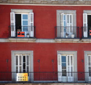 Una vivienda con el cartel de 'Se Vende' Una vivienda con el cartel de 'Se Vende'
