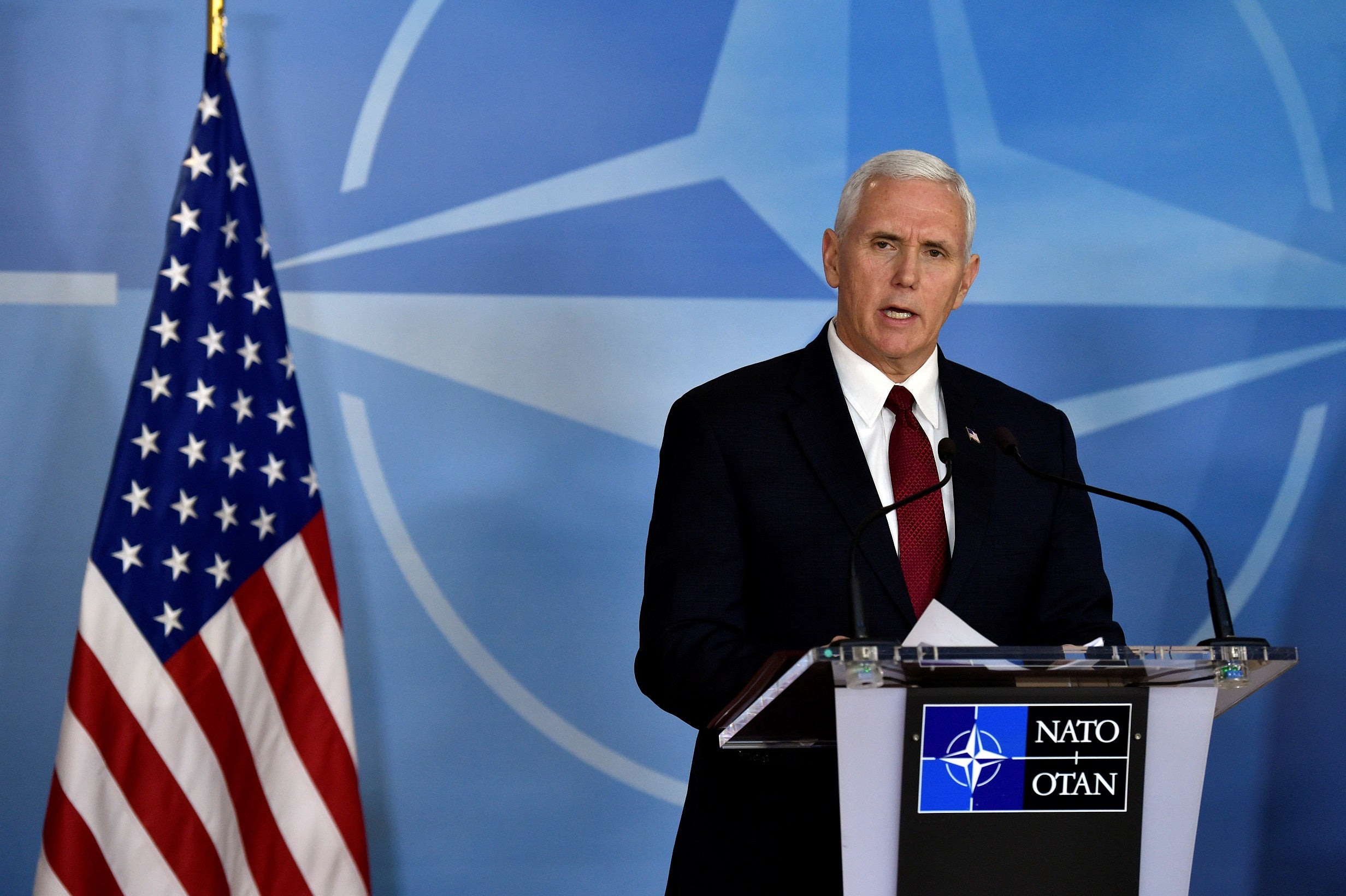 Pence dice que la violencia en Charlottesville es una tragedia que no refleja a EEUU Pence dice que la violencia en Charlottesville es una tragedia que no refleja a EEUU