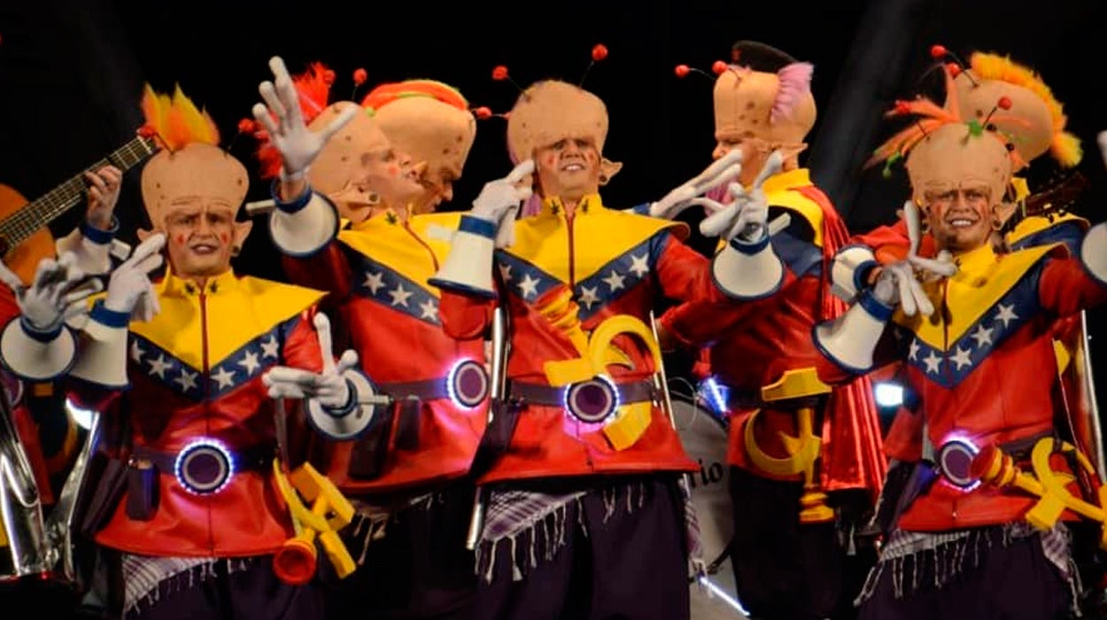 Así es la chirigota de 'Los del planeta rojo, pero rojo, rojo' en el Carnaval de Cádiz Así es la chirigota de 'Los del planeta rojo, pero rojo, rojo' en el Carnaval de Cádiz