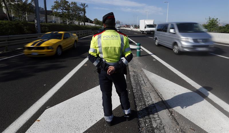 Detenido a tiros el conductor de un camión de butano robado que iba en dirección contraria en Barcelona Detenido a tiros el conductor de un camión de butano robado que iba en dirección contraria en Barcelona