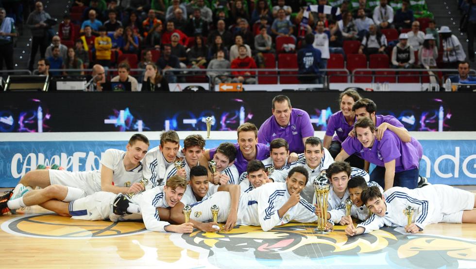 El Sanedrín de los alevines: Joseba marca la mejor canasta de la Minicopa para el Real Madrid El Sanedrín de los alevines: Joseba marca la mejor canasta de la Minicopa para el Real Madrid