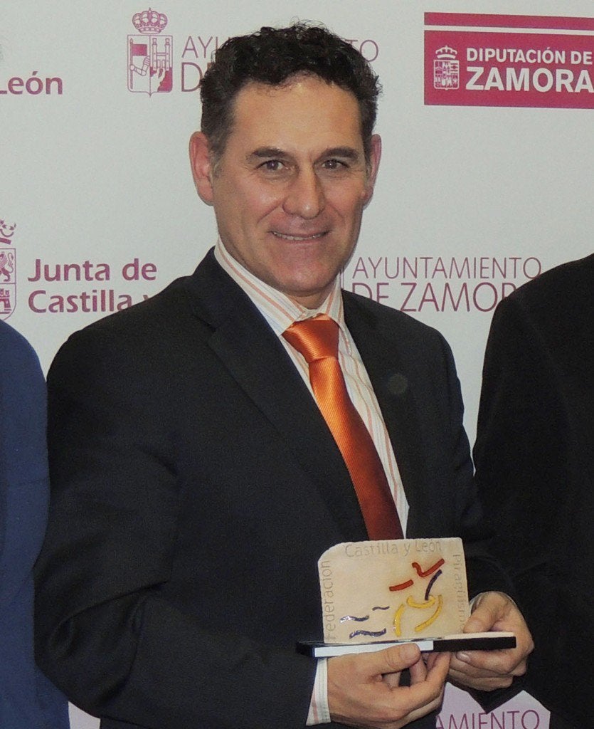 De la Morena se indigna con el presidente de la federación de piragüismo. Nuevos piragüistas denuncia que tienen que pagar sus propios viajes De la Morena se indigna con el presidente de la federación de piragüismo. Nuevos piragüistas denuncia que tienen que pagar sus propios viajes