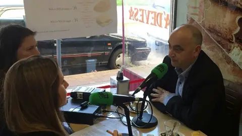 Agustín Fernández Almorzo Informativo na pandería, cafetería A Devesa