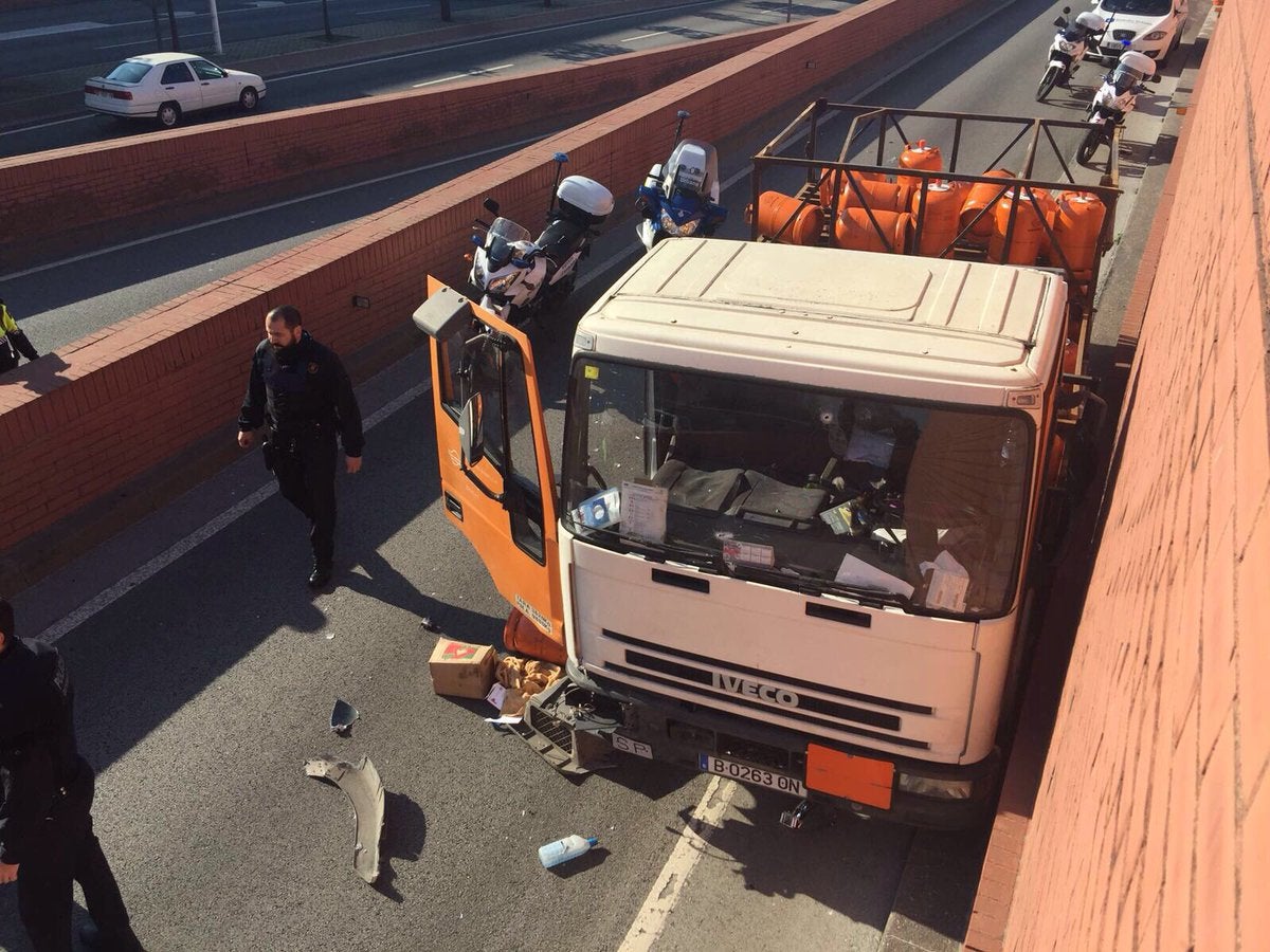 El conductor que robó el camión de butano en Barcelona ingresa en un psiquiátrico El conductor que robó el camión de butano en Barcelona ingresa en un psiquiátrico