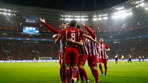 Los jugadores del Atlético de Madrid celebran un gol al Leverkusen Los jugadores del Atlético de Madrid celebran un gol al Leverkusen