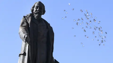 Estatua del poeta José Zorrilla Estatua del poeta José Zorrilla