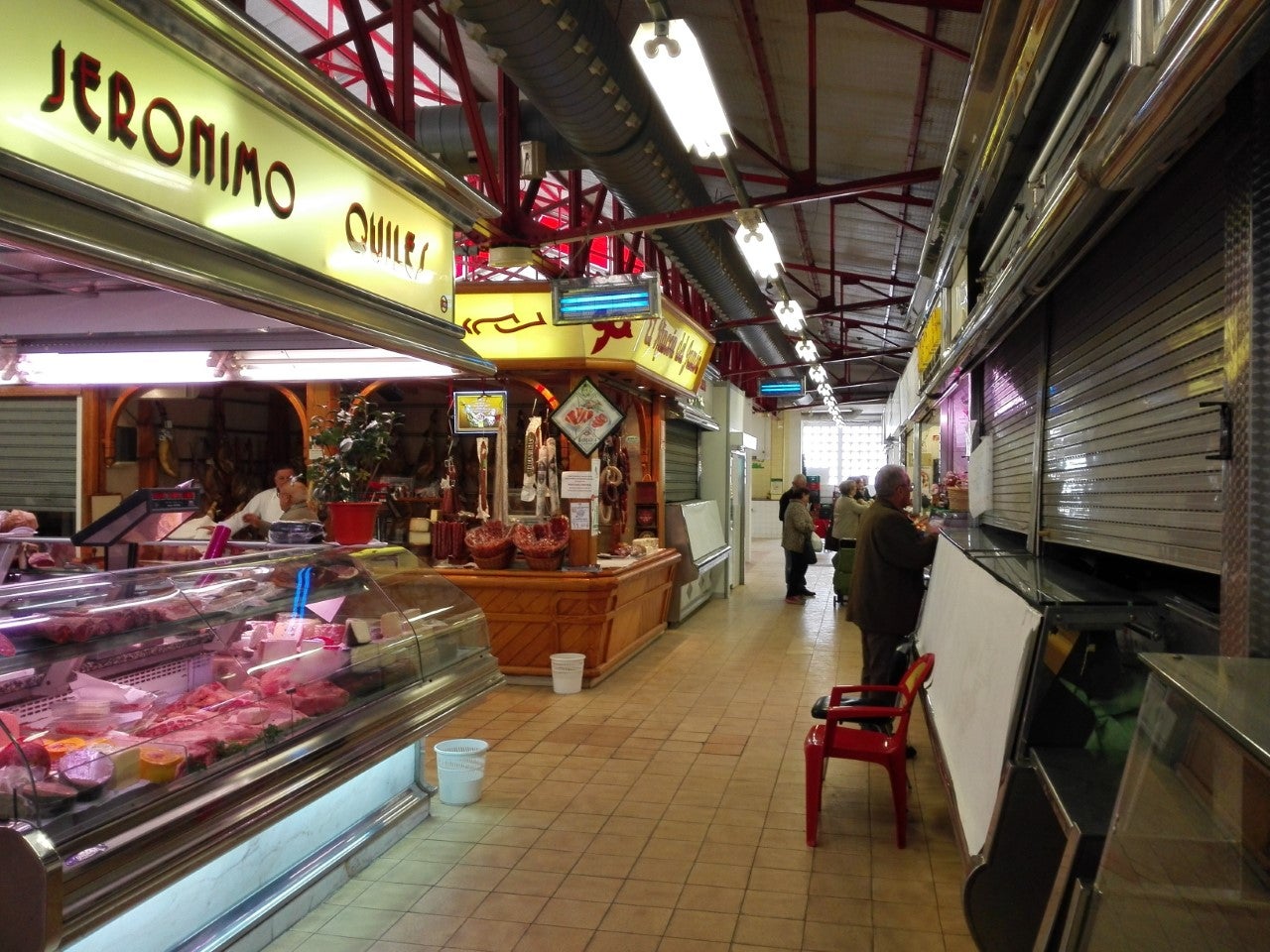 Los placeros del Mercado Central de Elche no tienen la intención de dejar sus puestos sin una orden judicial Los placeros del Mercado Central de Elche no tienen la intención de dejar sus puestos sin una orden judicial