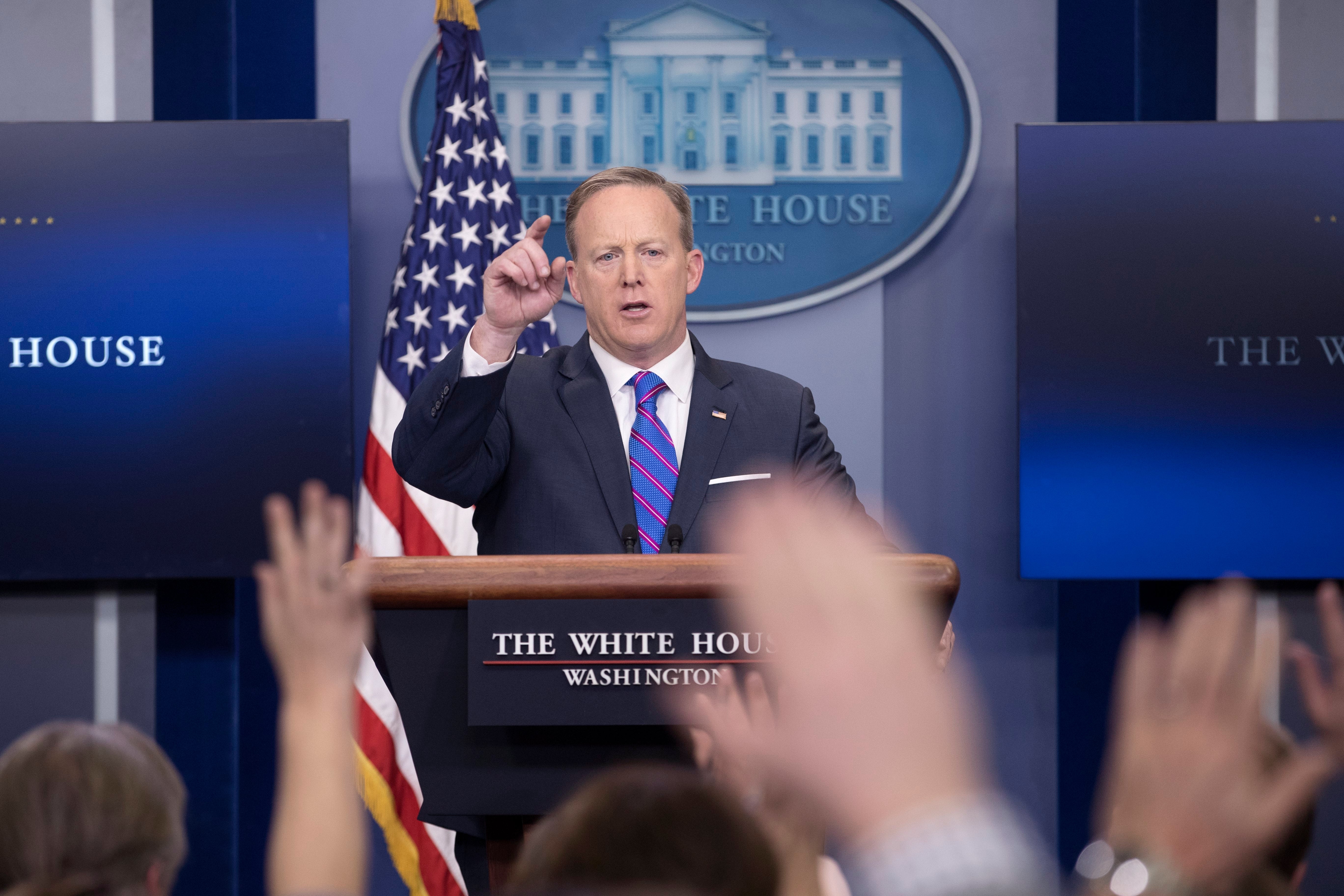 El portavoz de la Casa Blanca, Sean Spicer, dimite tras seis meses en el cargo El portavoz de la Casa Blanca, Sean Spicer, dimite tras seis meses en el cargo