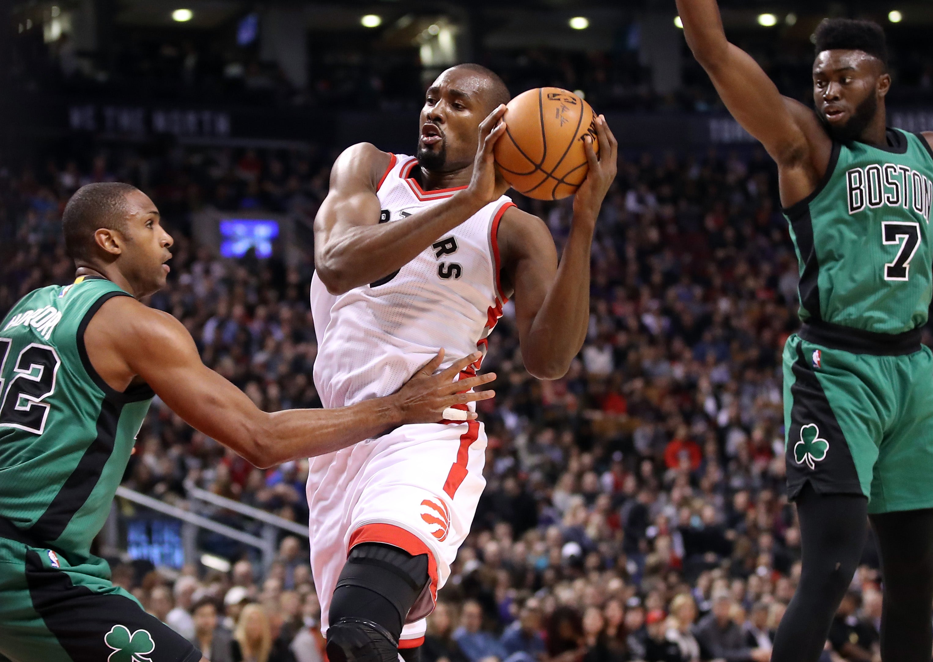 Marc Gasol cayó derrotado en la noche de la vuelta de Pau Gasol y del debut de Ibaka con los Raptors Marc Gasol cayó derrotado en la noche de la vuelta de Pau Gasol y del debut de Ibaka con los Raptors