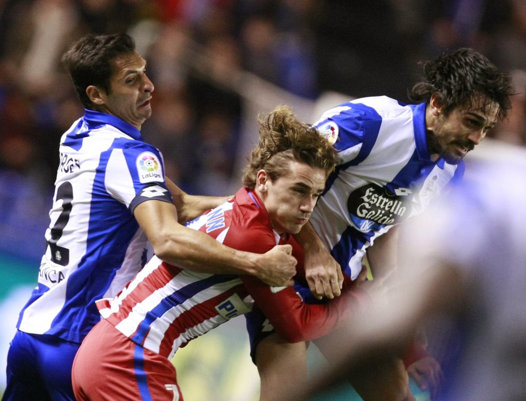 El Atlético empata en Riazor y Torres da el susto tras abandonar el campo en ambulancia El Atlético empata en Riazor y Torres da el susto tras abandonar el campo en ambulancia