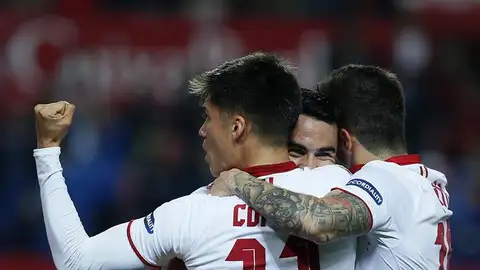 El Sevilla celebra el gol de Iborra El Sevilla celebra el gol de Iborra