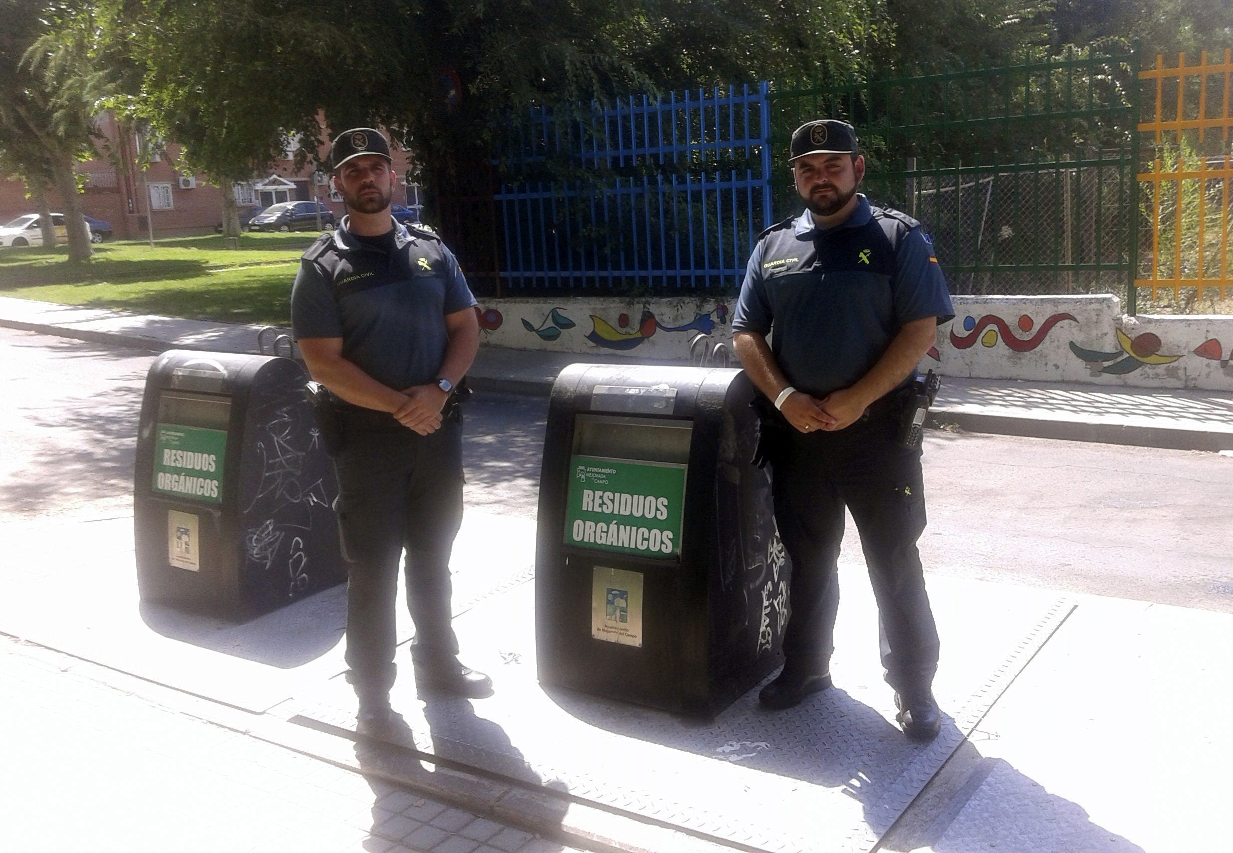 La madre que arrojó a su bebé a la basura pide perdón de rodillas al tribunal La madre que arrojó a su bebé a la basura pide perdón de rodillas al tribunal